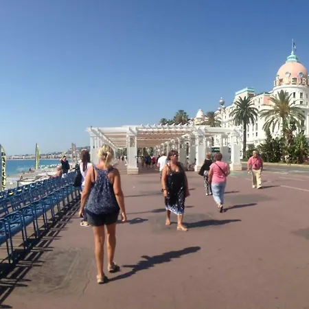 Promenade Des *