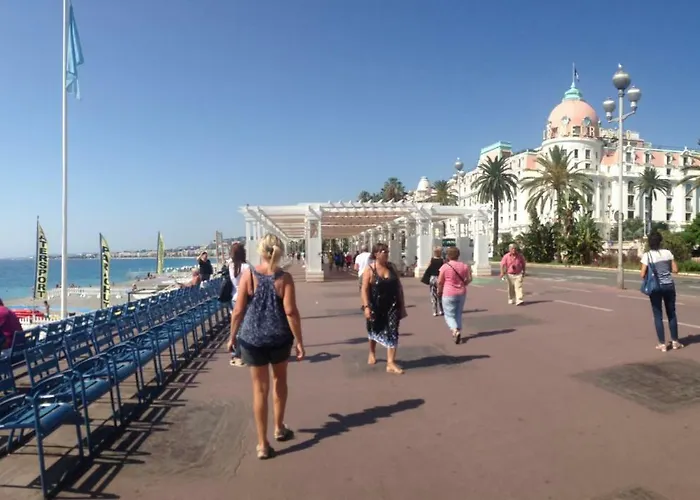 Promenade Des *